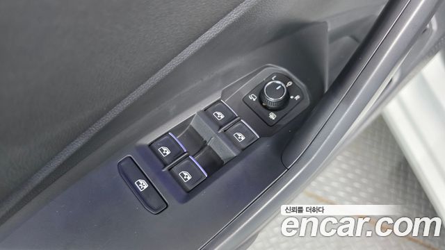 Volkswagen Jetta 2021 — photo 17