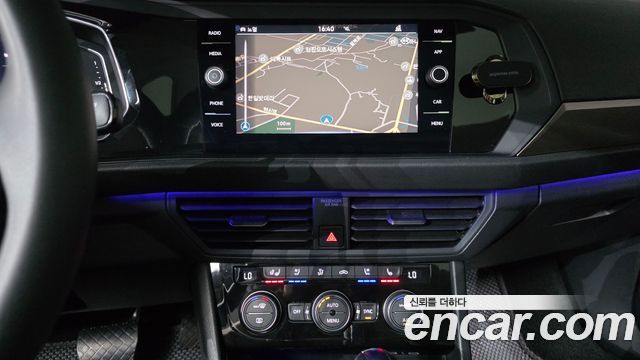 Volkswagen Jetta 2021 — photo 23