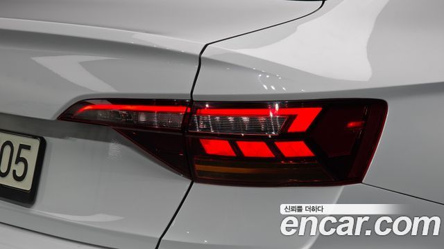 Volkswagen Jetta 2021 — photo 9