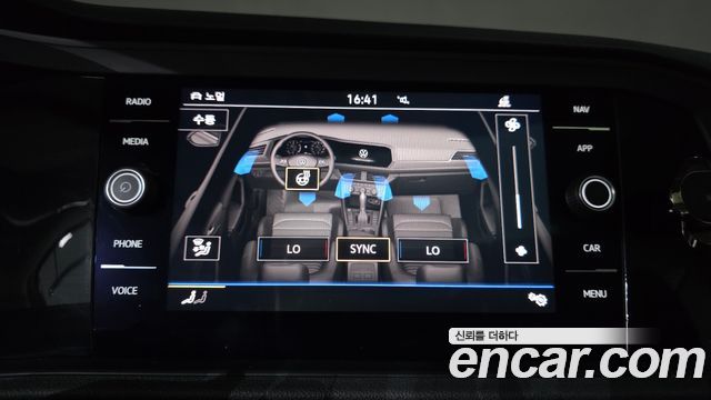 Volkswagen Jetta 2021 — photo 27