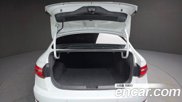 Volkswagen Jetta 2021 — photo 33