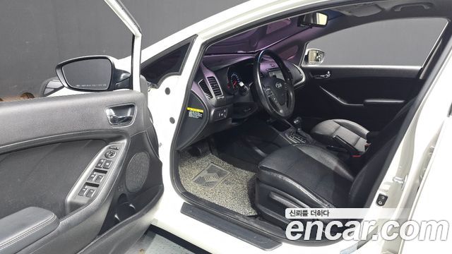 Kia K3 2015 — photo 10