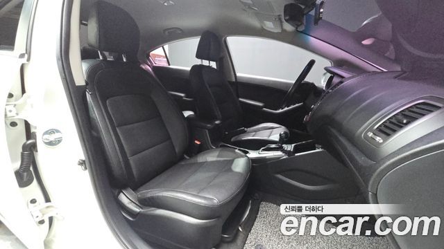 Kia K3 2015 — photo 11
