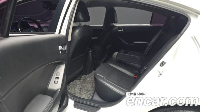 Kia K3 2015 — photo 13