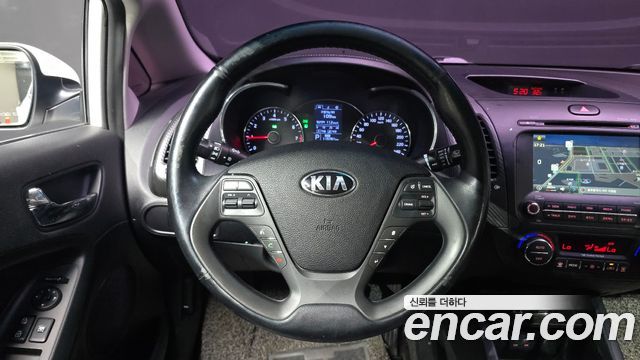 Kia K3 2015 — photo 14