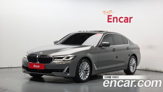 BMW 5-Series 2022 — photo 1