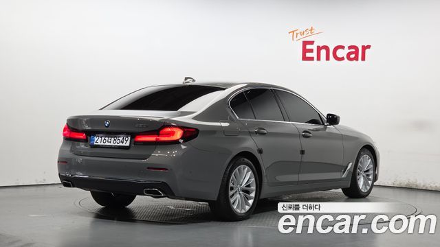 BMW 5-Series 2022 — photo 2