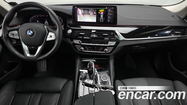 BMW 5-Series 2022 — photo 10