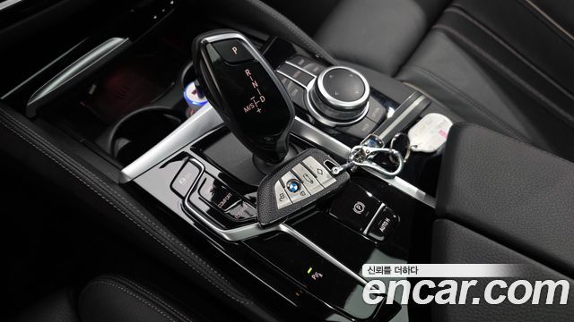 BMW 5-Series 2022 — photo 12