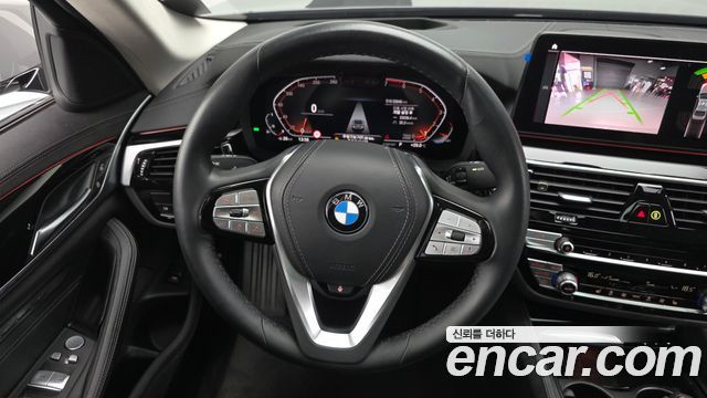 BMW 5-Series 2022 — photo 20