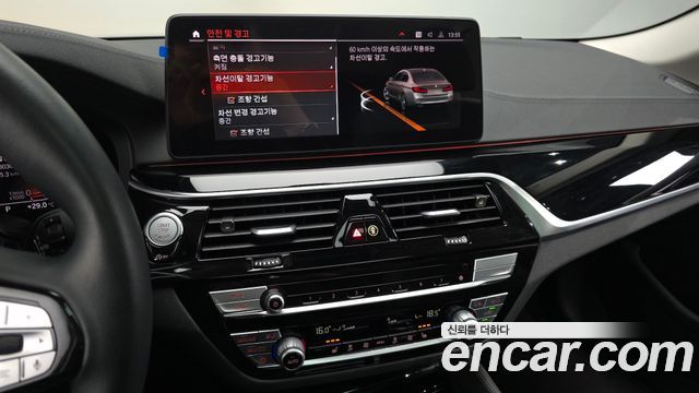 BMW 5-Series 2022 — photo 23