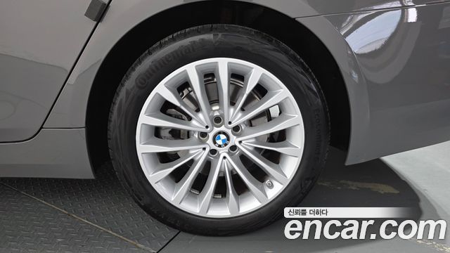 BMW 5-Series 2022 — photo 7