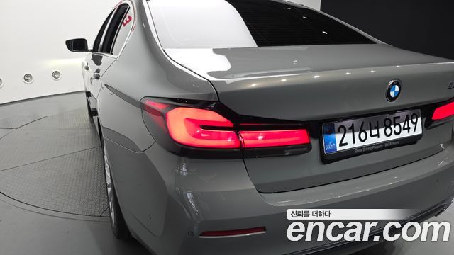 BMW 5-Series 2022 — photo 9
