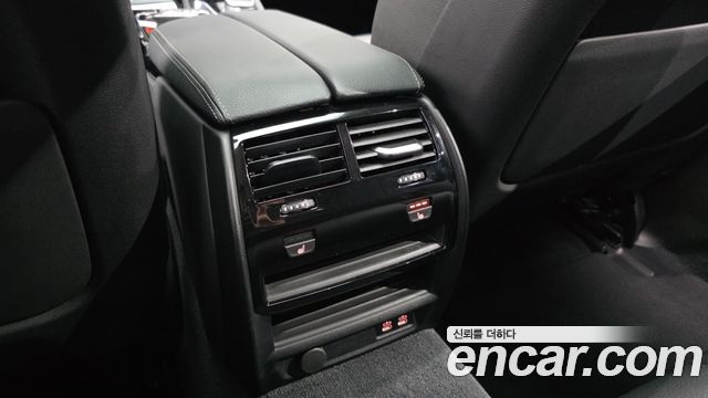 BMW 5-Series 2022 — photo 30