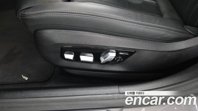 BMW 5-Series 2022 — photo 31