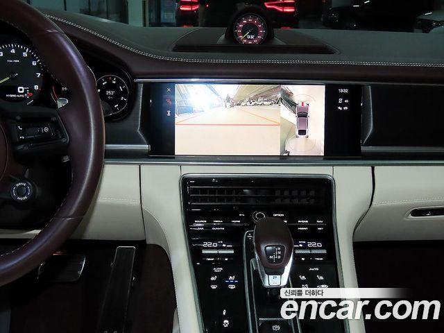 Porsche Panamera 2023 — photo 11