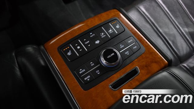 Hyundai Equus 2010 — photo 19