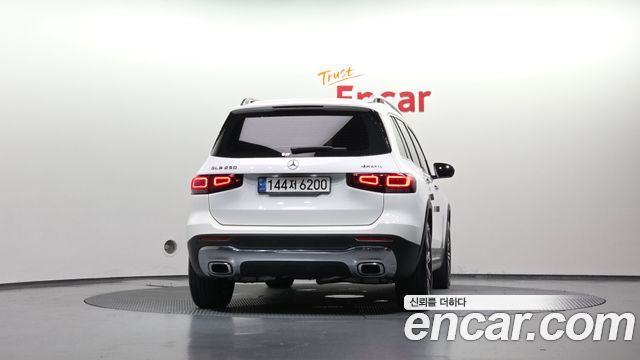 Mercedes-Benz GLB-Class 2022 — photo 4