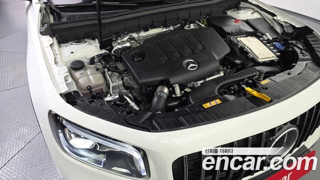 Mercedes-Benz GLB-Class 2022 — photo 6