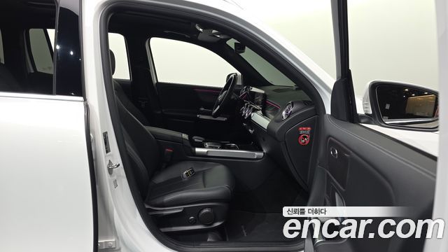 Mercedes-Benz GLB-Class 2022 — photo 11