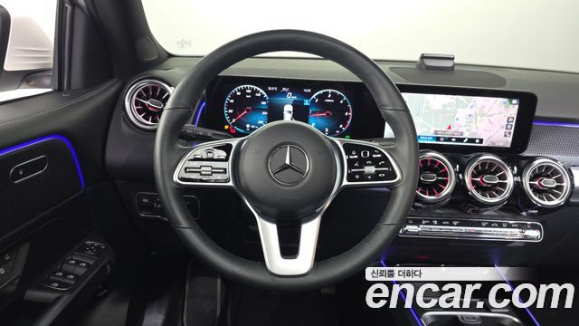 Mercedes-Benz GLB-Class 2022 — photo 13