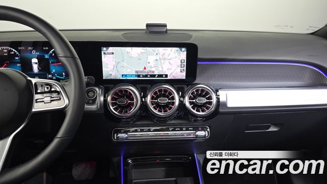 Mercedes-Benz GLB-Class 2022 — photo 14