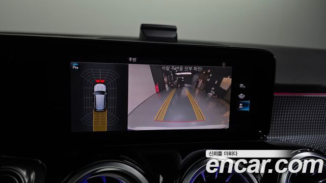 Mercedes-Benz GLB-Class 2022 — photo 15