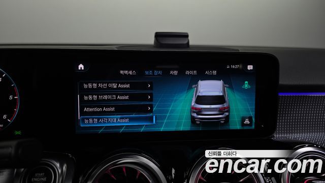 Mercedes-Benz GLB-Class 2022 — photo 16
