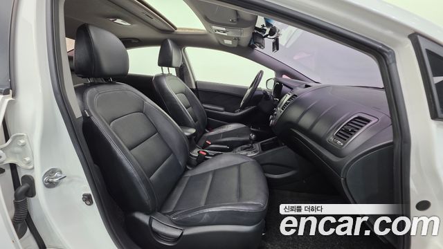 Kia K3 2015 — photo 10