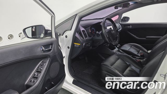 Kia K3 2015 — photo 12