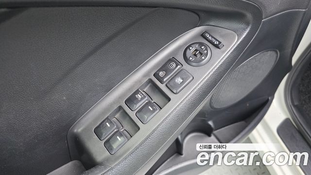 Kia K3 2015 — photo 13