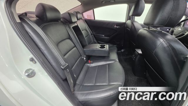 Kia K3 2015 — photo 20