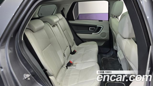 Land Rover Discovery Sport 2016 — photo 11