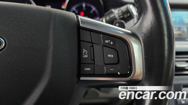 Land Rover Discovery Sport 2016 — photo 15