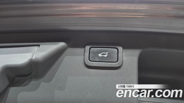 Land Rover Discovery Sport 2016 — photo 17