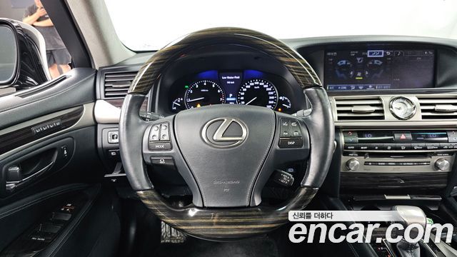 Lexus LS 2013 — photo 13
