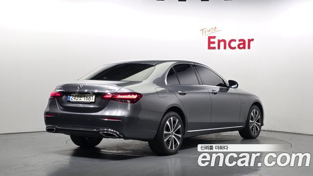 Mercedes-Benz E-Class 2021 — photo 2