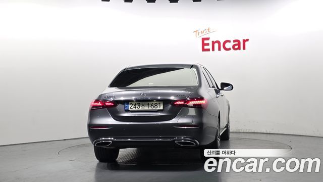 Mercedes-Benz E-Class 2021 — photo 4