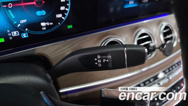 Mercedes-Benz E-Class 2021 — photo 9