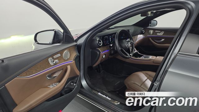 Mercedes-Benz E-Class 2021 — photo 10