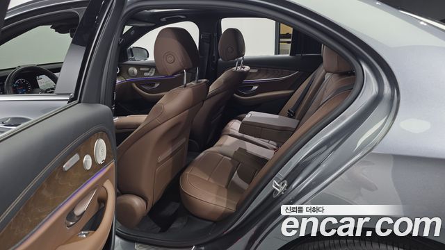 Mercedes-Benz E-Class 2021 — photo 11