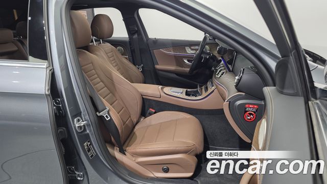 Mercedes-Benz E-Class 2021 — photo 12