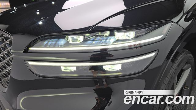 Genesis GV70 2023 — photo 8