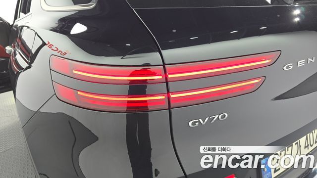 Genesis GV70 2023 — photo 9