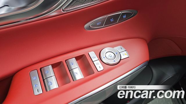 Genesis GV70 2023 — photo 27