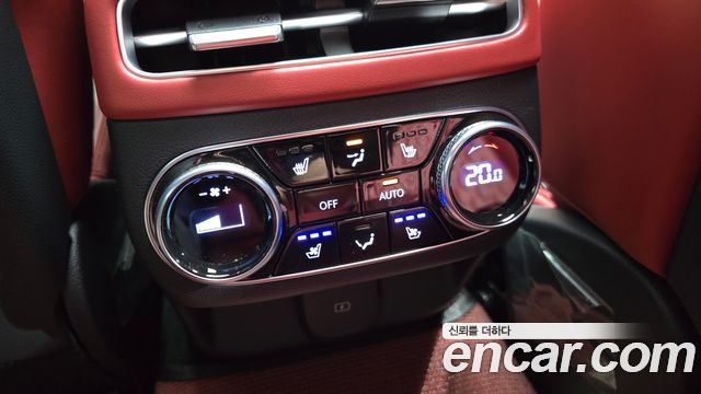 Genesis GV70 2023 — photo 30