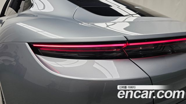 Porsche Taycan 2026 — photo 9
