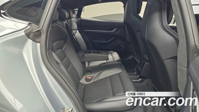 Porsche Taycan 2026 — photo 16