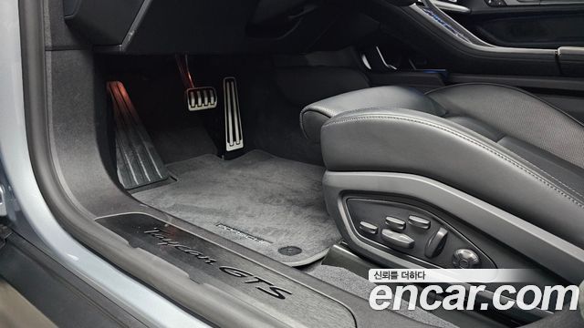 Porsche Taycan 2026 — photo 30