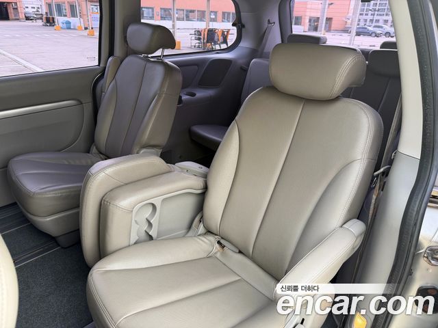 Kia Canival 2012 — photo 11